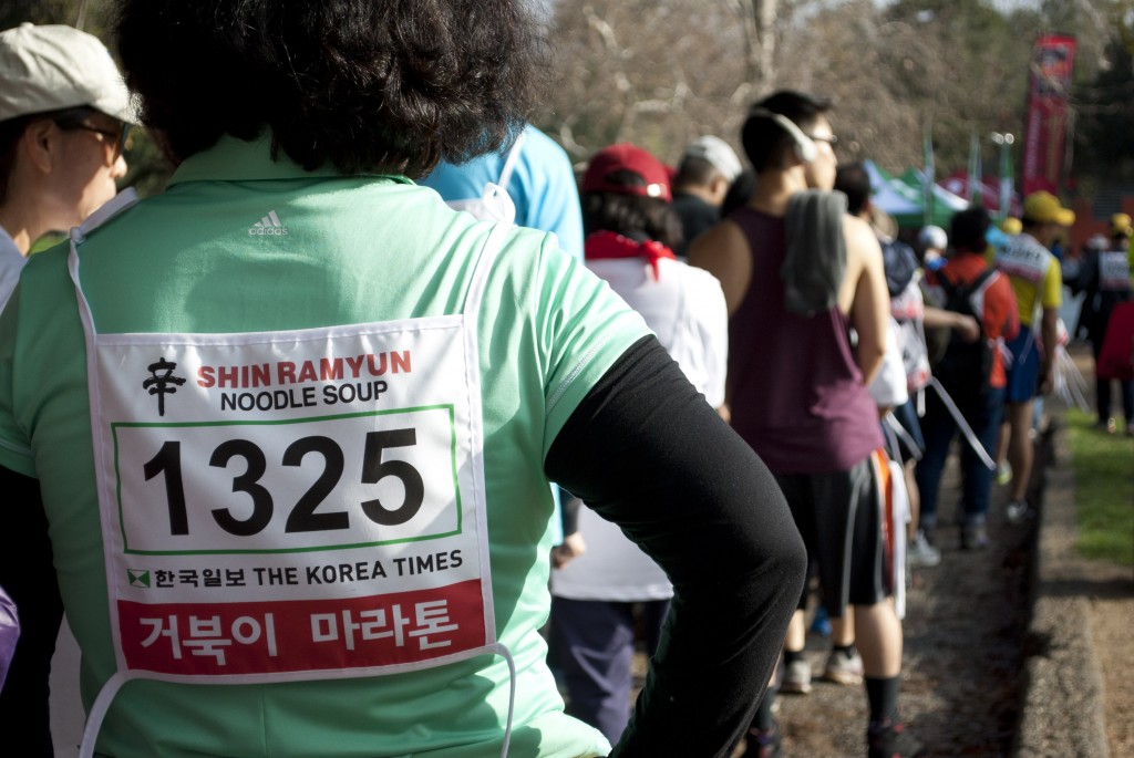 A woman waits in line to receive ramen and other souvenirs for participating in the race. (Brian Han/Korea Times)