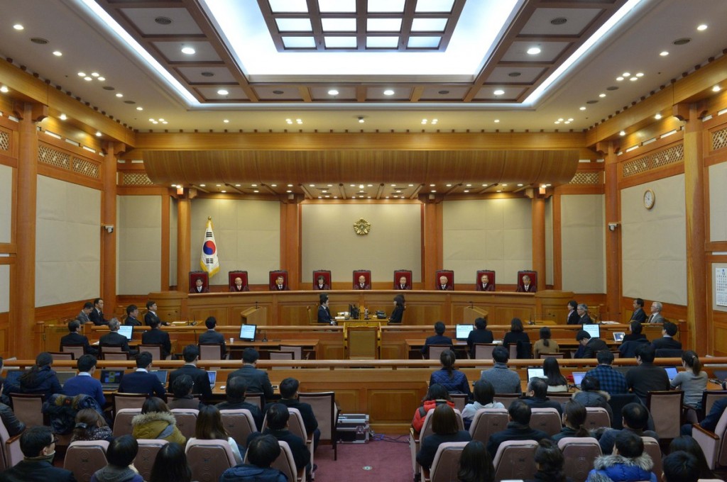 South Korea's constitutional justices rule the country's decades-old anti-adultery law unconstitutional on Feb. 26, 2015. (Yonhap)