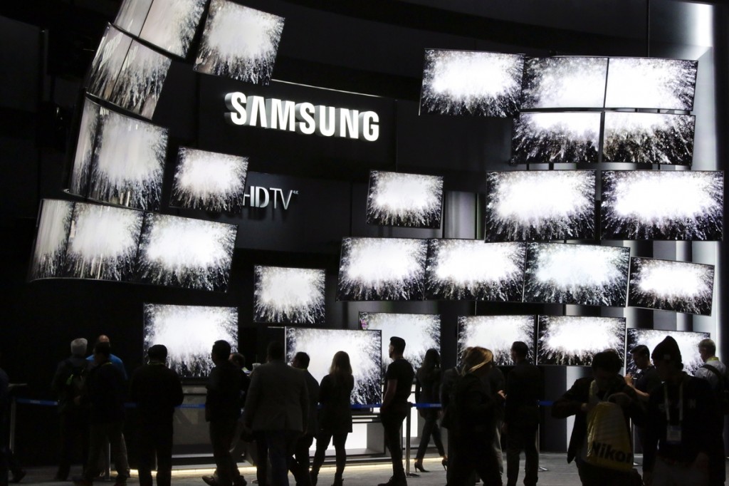 Attendees watch a presentation at the Samsung booth at the International CES, Thursday, Jan. 8, 2015, in Las Vegas. (AP Photo/Jae C. Hong)
