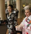 Mok Plus CEO Mok Eun-jung and Sharon Farrell  at the 87th Academy Awards Sunday. (Yonhap)