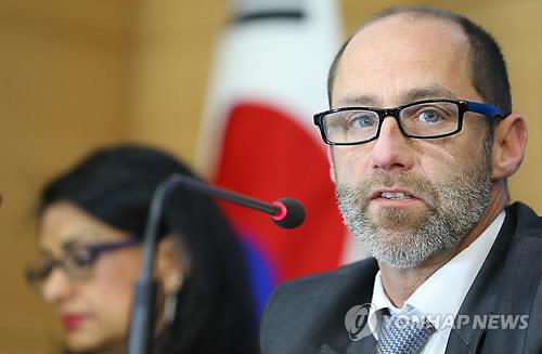 International Monetary Fund Mission Chief to Korea Brian Aitken speaks at a press conference in Seoul on Feb. 13, 2015, wrapping up the mission's 11-day visit to the country. (Yonhap)