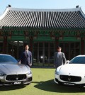 Maserati Japan CEO Fabrizio Cazzoli, right, who will also represent Maserati in Korea, stands behind a Quattroporte Diesel, while Lee Gun-hun, CEO of Forza Motors Korea (FMK), which imports the Italian company's cars, stands behind a Ghibli S, during a press conference at the Shilla Hotel, in Seoul, Thursday. (Courtesy of FMK)