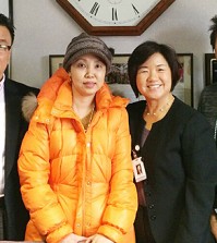 Park Sung-mi, second from left, donated toward the Korean Medical Program's Community Bridge Fund Wednesday. (Photo courtesy of KMP)