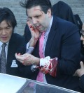 U.S. Seoul envoy Lippert heads to a hospital after being attacked during a lecture. (Yonhap)