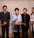 President Park Geun-hye talks to stars and producers of box-office hit movie "Ode to My Father" and other officials before watching the movie at a theater in Seoul on Jan. 28, 2015. (Yonhap)