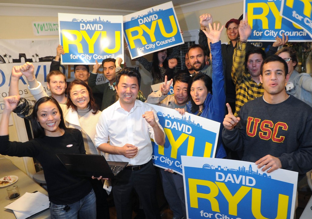 David Ryu and his supporters are very optimistic about earning a spot in the May 19 runoff. (Park Sang-hyuk / The Korea Times)