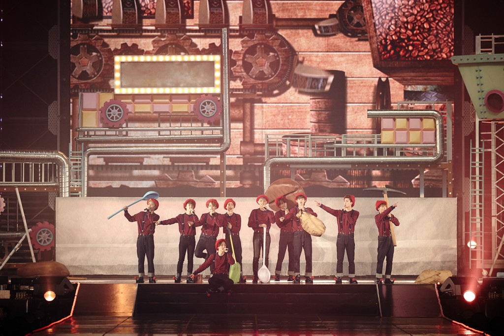 Members of the K-pop boy group EXO perform at a concert titled "EXO PLANET #2 - The EXO'luXion" at Olympic Gymnasium in Seoul on March 8, 2015. (NEWSis)