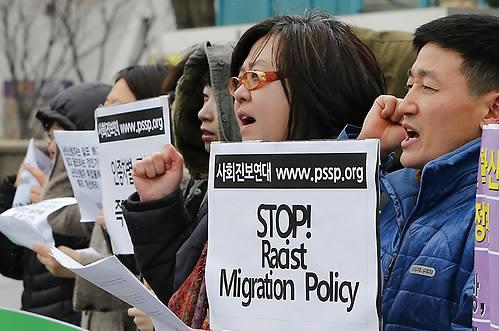 Hundreds of migrant workers, some working without visas, gathered in central Seoul on March 20-21 to protest poor treatment and lack of compensation for work-related injuries. March 21 is the U.N.-designated International Day for the Elimination of Racial Discrimination. (Yonhap)