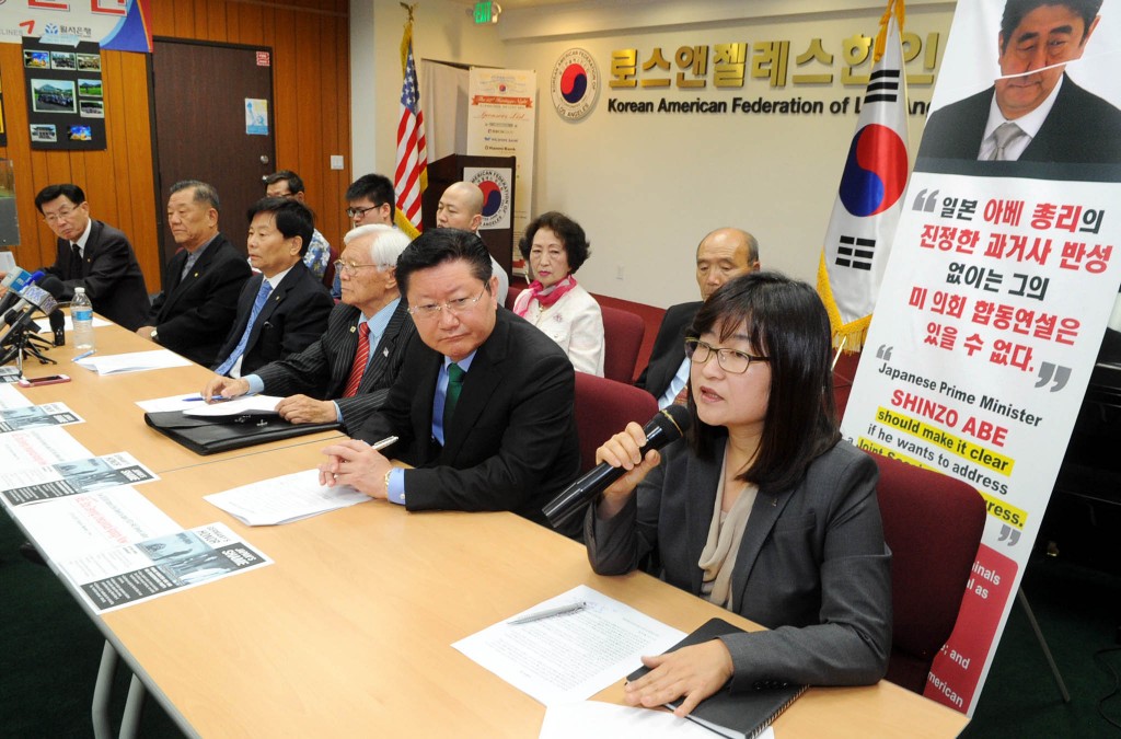 Korean American organization leaders in Los Angeles gathered at the Korean American Federation to discuss the silent protest against Japanese PM Shinzo Abe during his visit May 1. (Park Sang-hyuk/Korea Times)