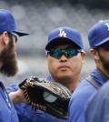 Los Angeles Dodgers starting pitcher Hyun-Jin Ryu, center, gets a ball from Los Angeles Dodgers' Scott Van Slyke, left, during warmups prior to a baseball game against the San Diego Padres, Saturday, April 25, 2015, in San Diego. (AP Photo/Lenny Ignelzi))