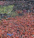 Members of the Korean Federation of Trade Unions, an umbrella union, attend a rally at a plaza in front of Seoul City Hall on April 24, 2015. (Yonhap)