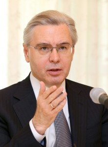 Russian Ambassador Alexander Timonin speaks to the press at the Russian Embassy in Seoul on. (Yonhap)