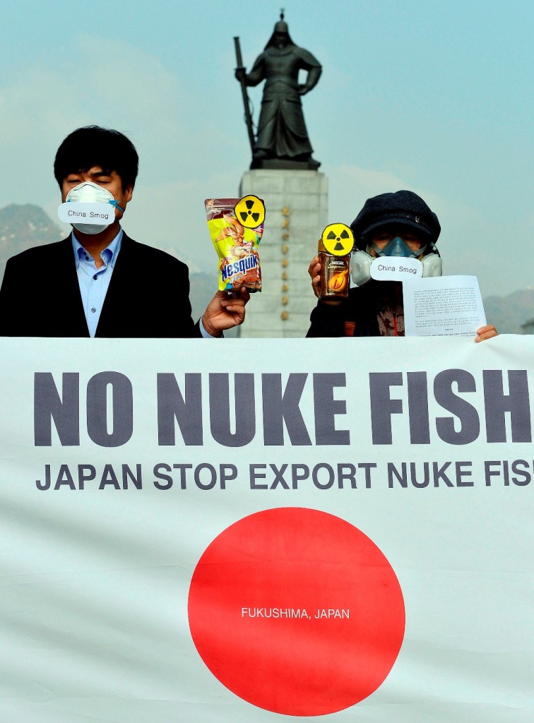 South Korea has imported more than 100,000 tons of fish from Japan even after the Fukushima nuclear disaster despite the protest from consumer groups. (Newsis)