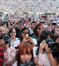 Thousands came out to enjoy the 13th Korea Times Music Festival Saturday at the Hollywood Bowl. (Korea Times)
