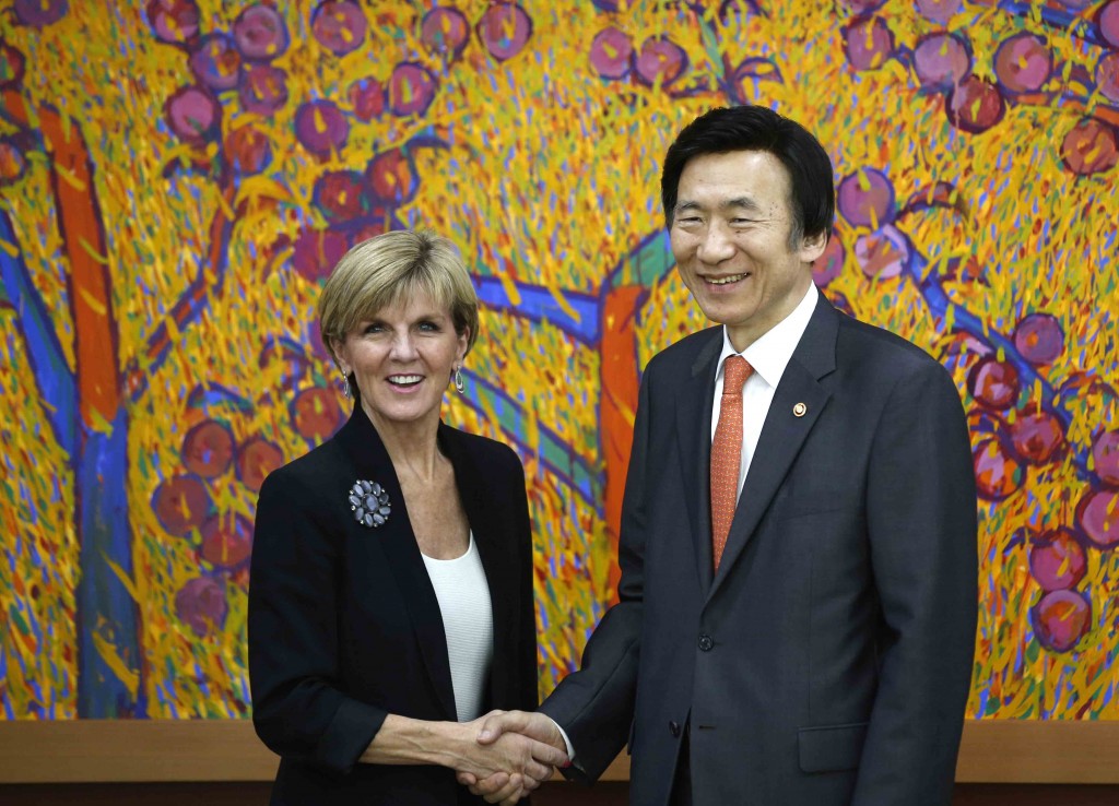 Australian Foreign Minister Julie Bishop, left, shakes hands with her South Korean counterpart Yun Byung-se during their meeting at the Foreign Ministry in Seoul, South Korea, Thursday, May 21, 2015. (Kim Hong-Ji/Pool Photo via AP)