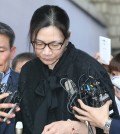 Cho Hyun-ah, a former vice president of Korean Air Lines, leaves the Seoul High Court for her house on May 22, after the court sentenced her to 10 months in prison, suspended for two years. A lower court delivered a one-year sentence in December, convicting her of changing the flight route, which caused a safety risk, as she forced the chief steward off a taxiing flight because she was served nuts in an unopened bag instead of on a plate. (Yonhap)