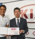 Fourteen-time Grand Slam champion Rafael Nadal (L) stands next to the head of Kia Motor Corp.'s Spain office, Kim Kyeong-hyun, after signing a renewal of the carmaker's sponsorship deal with the tennis player on April 30, 2015. (Photo courtesy of Kia Motors Corp.)