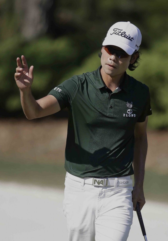 Kevin Na waves to the gallery after making a birdie putt on the 14th hole during the final round of The Players Championship golf tournament Sunday, May 10, 2015, in Ponte Vedra Beach, Fla. (AP Photo/Lynne Sladky)