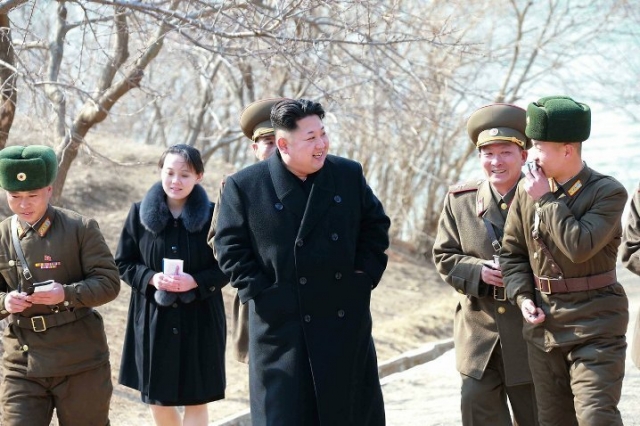 North Korean leader Kim Jong-un (center) tours a military unit on an island near the sea border with South Korea in the East Sea. Kim's younger sister, Yo-jong, is seen behind. North Korea's official Korean Central News Agency reported it on March 12, 2015, without elaborating on the timing of the visit. (Yonhap)