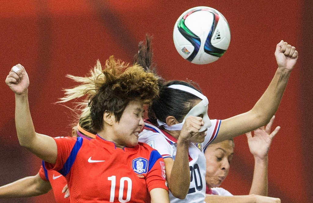 Costa Rica's Wendy Acosta, right, challenges South Korea's JI Soyun during the second half of a FIFA Women's World Cup soccer match Saturday, June 13, 2015, in Montreal, Canada. (Graham Hughes/The Canadian Press via AP)