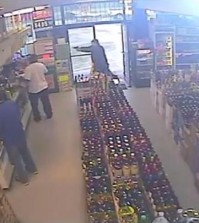 Security footage of the shooting at the Georgia liquor store on May 31, 2015. (Korea Times file)