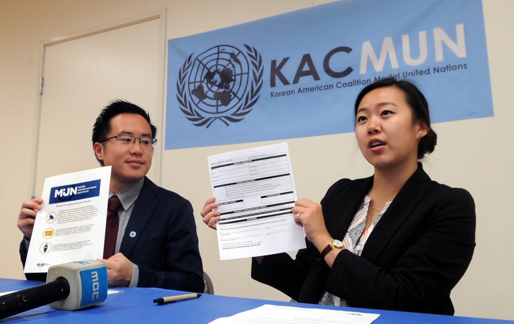 Samantha Lee from KAC explains about KACMUN program for the summer. (Park Sang-hyuk / The Korea Times)