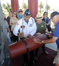 Veterans strike the Korean Bell of Friendship in San Pedro, Calif., for the 65th anniversary of the Korean War Thursday. (Park Sang-hyuk/Korea Times)