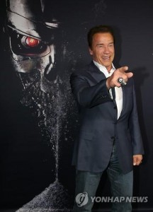 Actor Arnold Schwarzenegger gestures to photographers on his arrival at a preview of his new film "Terminator Genisys" in Sydney on June 4, 2015. The film will be released in South Korea on July 2. (Yonhap)