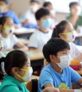Students at an elementary school in Busan, 450 kilometers south of Seoul, attend class wearing masks as they resumed classes on June 18, 2015 after their school lifted a temporary closure due to the spread of Middle East Respiratory Syndrome. (Yonhap)