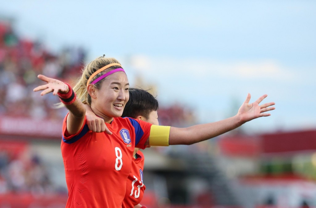 S. Korean midfielder Cho So-hyun celebrates after scoring a tie goal. (Yonhap)