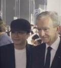 Yang Hyun-suk, left, with LVMH CEO Bernard Arnault (Yonhap)