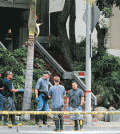 Police arrived shortly after an explosion at the 300 block of Ardmore Avenue in Koreatown, Los Angeles, Wednesday morning. (Park Sang-hyuk/Korea Times)