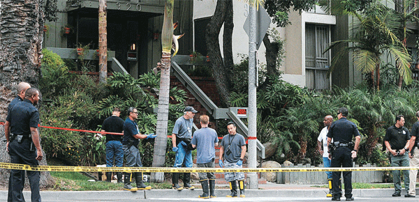 Police arrived shortly after an explosion at the 300 block of Ardmore Avenue in Koreatown, Los Angeles, Wednesday morning. (Park Sang-hyuk/Korea Times)