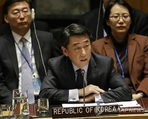 This file photo shows Oh Joon, South Korea's ambassador to the United Nations, speaking at a meeting of the Security Council. (Yonhap)