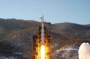 The Unha-3 (Milky Way 3) rocket carrying the second version of Kwangmyongsong-3 satellite, is launched at West Sea Satellite Launch Site in Cholsan county, North Pyongan province, December 12, 2012 in this picture released by the North's KCNA news agency in Pyongyang early December 14, 2012. (Yonhap/KCNA)