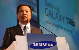 Samsung's Shin Jong-kyun saw his salary go from $9.5 million to $1.4 million due to slimping smartphone sales. (Yonhap)