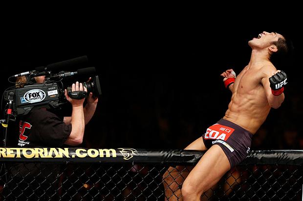 Kim Dong-hyun celebrates after claiming a unanimous victory over Brazil's Paulo Thiago at the Ultimate Fighting Championship Macau, China, in this Nov. 11, 2012, photo. (Korea Times)