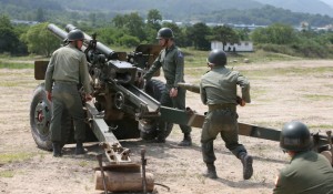 A South Korean Army artillery unit re-enacts firing artillery with an old-style cannon during a live-fire drill at a training range in the South Korean border city of Cherwon, north of Seoul, on June 24, 2015, one day ahead of the 65th anniversary of the start of the 1950-53 Korean War. This drill was aimed at remembering the battles against invading North Korean forces in the three-year conflict. (Yonhap)