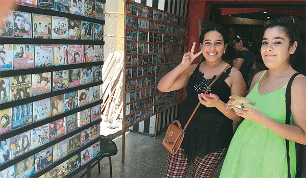 Havana teenagers, including Adelaine, left, browse the K-drama selection inside a local CD store. (Kim Sang-mok/Korea Times)