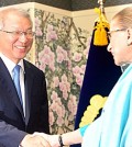 Korean Chief Justice Yang Seung-tae greets U.S. Supreme Court Justice Ruth Bader Ginsburg. (Newsis)