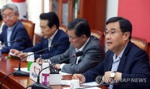 Rep. Kim Jung-hoon (R) speaks at meeting of Saenuri party lawmakers in Seoul on Aug. 5, 2015. (Yonhap)