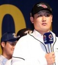 Nam Tae-hyeok, who once played minor league baseball in the Los Angeles Dodgers' system, speaks to reporters after getting selected by the KT Wiz in the Korea Baseball Organization in the annual draft in Seoul on Aug. 24, 2015. (Yonhap)