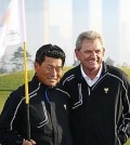 Nick Price, right, sure wishes K.J. Choi was playing better. (Yonhap)