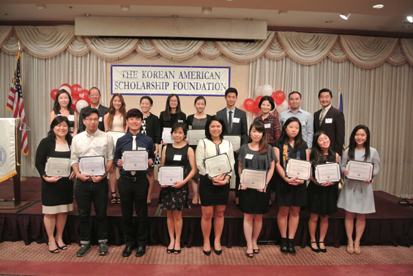 The Korean American Scholarship Foundation awarded 50 college students $2,000 each inside Oxford Palace Hotel in Koreatown, Los Angeles, Sunday.