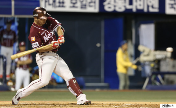 Park Byung-ho of the Nexen Heroes hits his 50th home run of the 2015 Korea Baseball Organization season against the NC Dinos in Changwon, South Korea, on Sept. 21, 2015. (Yonhap)