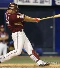 Park Byung-ho of the Nexen Heroes hits his 50th home run of the Korea Baseball Organization season against the NC Dinos in Changwon, South Korea, on Sept. 21, 2015. (Yonhap)