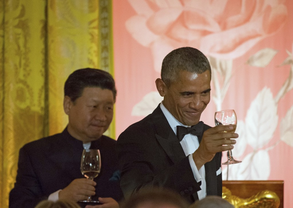 Chinese President Xi Jinping and President Barack Obama toast during a State Dinner, Friday, Sept. 25, 2015, in the East Room of the White House in Washington. (AP Photo/Andrew Harnik)