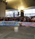 The Chicago Mothers Choir and the Guro District Womens Choir (Photo courtesy of Chicago Mothers Choir)