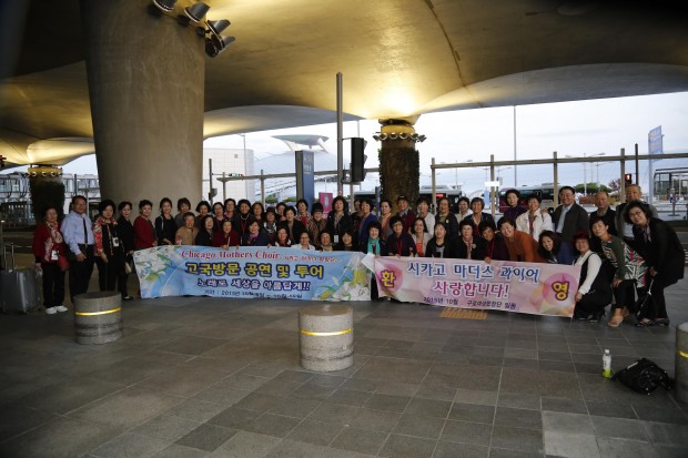 The Chicago Mothers Choir and the Guro District Womens Choir (Photo courtesy of Chicago Mothers Choir)