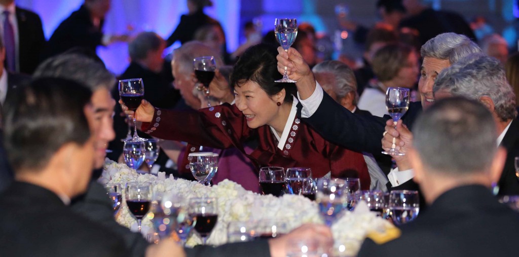 South Korean President Park Geun-hye at a friendship dinner Wednesday night during her latest U.S. visit (Yonhap)